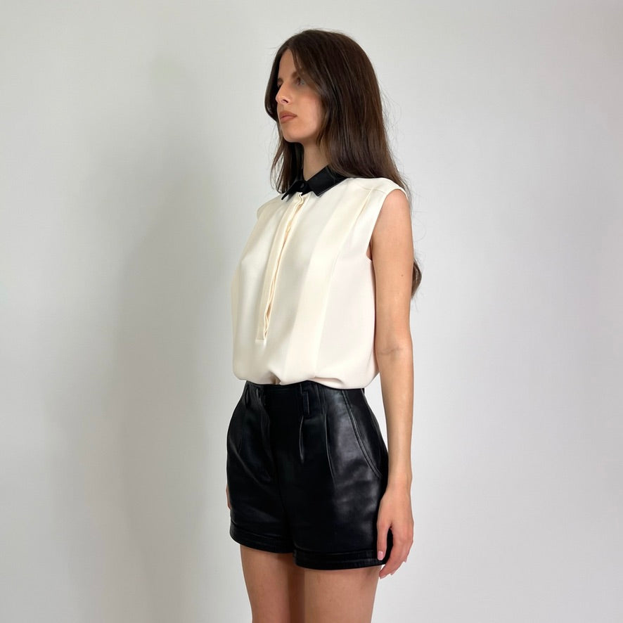 GUCCI Top in seta avorio con colletto in pelle nera