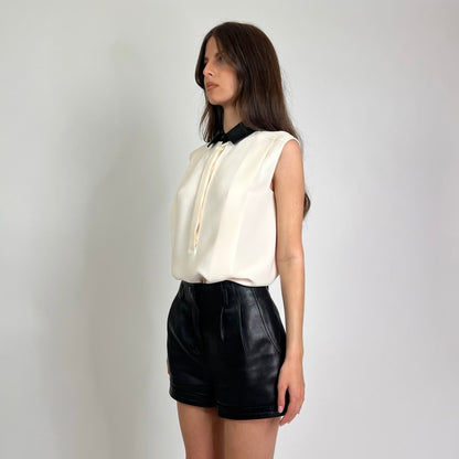 GUCCI Top in seta avorio con colletto in pelle nera