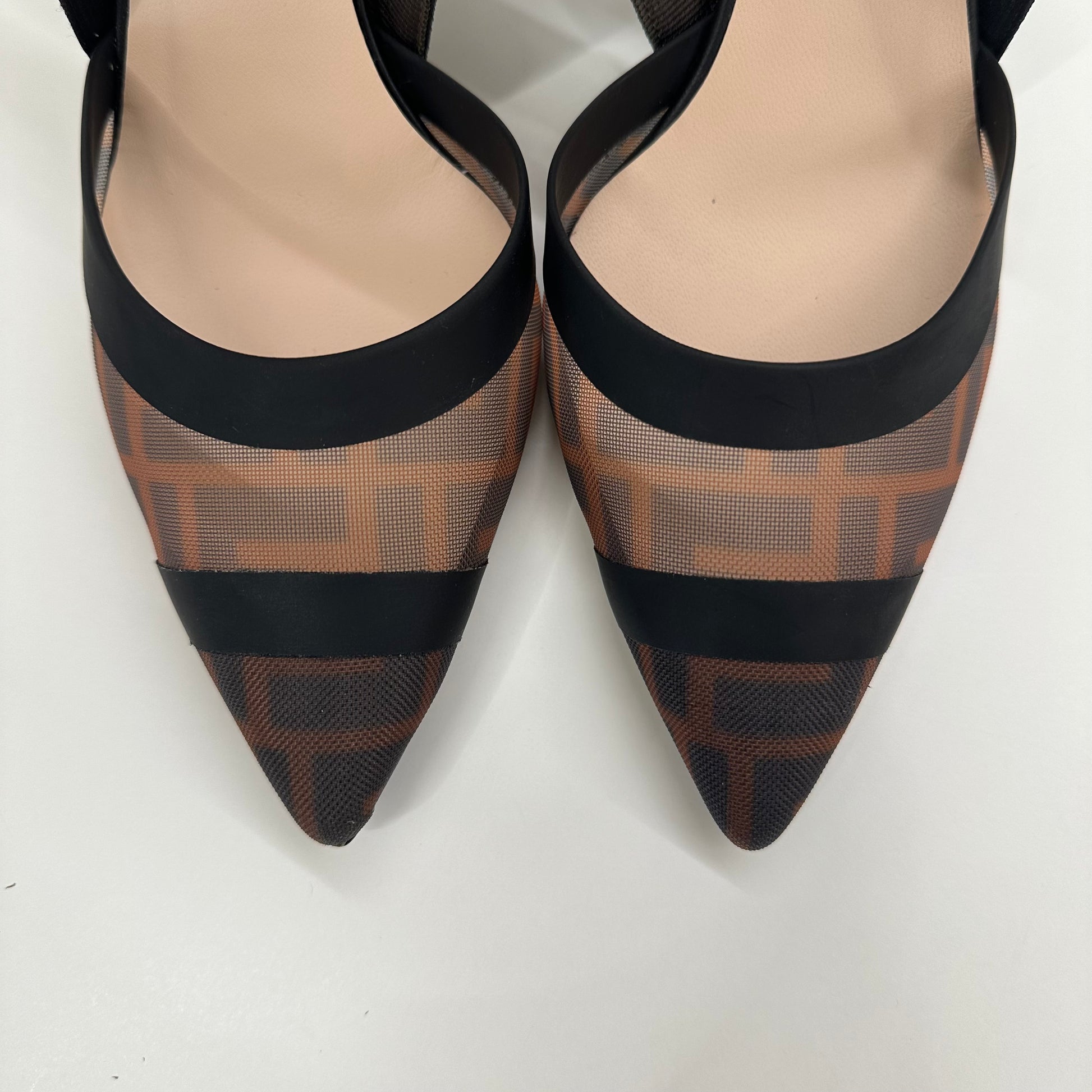 FENDI Scarpa decollété "Colibri" punta rete trasparente con logo