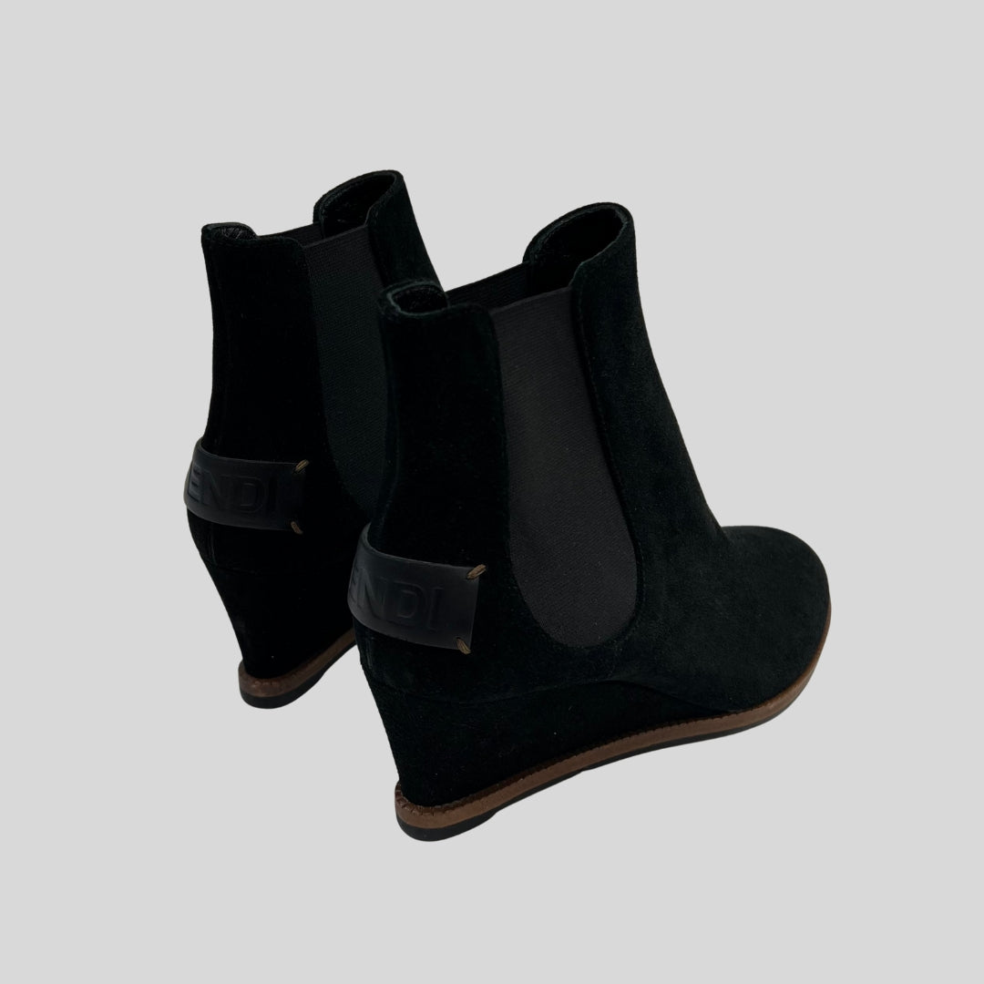 FENDI Scarpa stivaletto scamosciato pelle nera