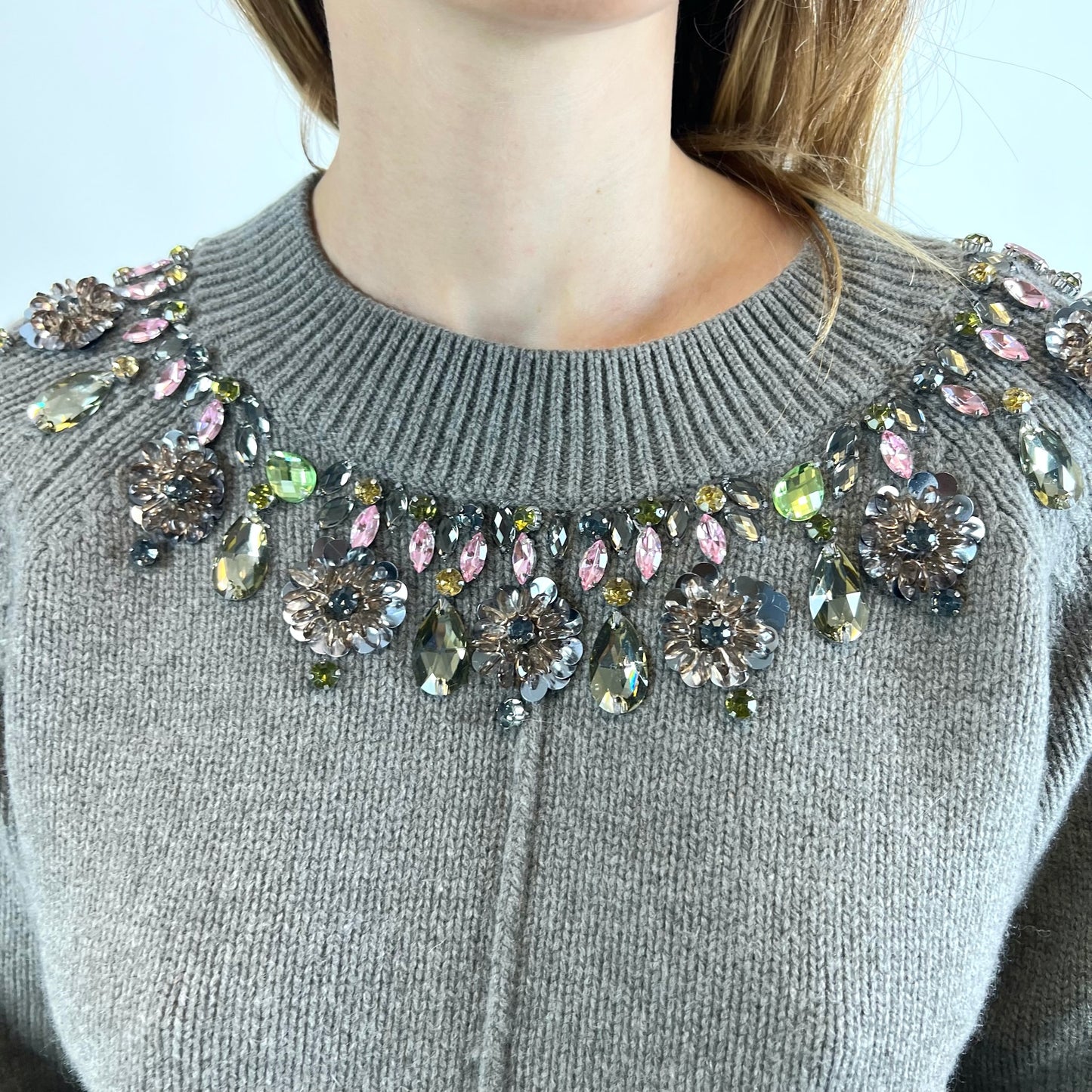 FFC Maglione in lana e cashmere con dettagli gioiello