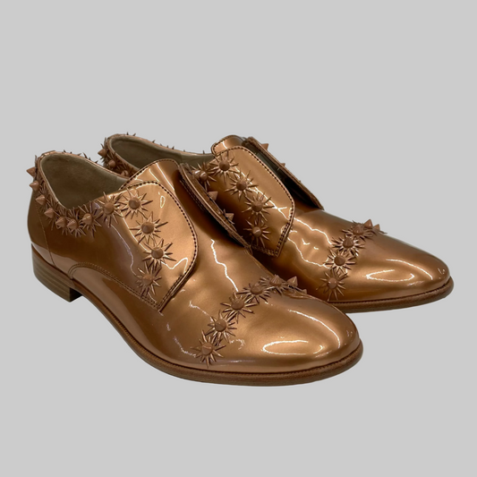 FRATELLI ROSSETTI Scarpa mocassino in pelle verniciata nude bronzo con borchie