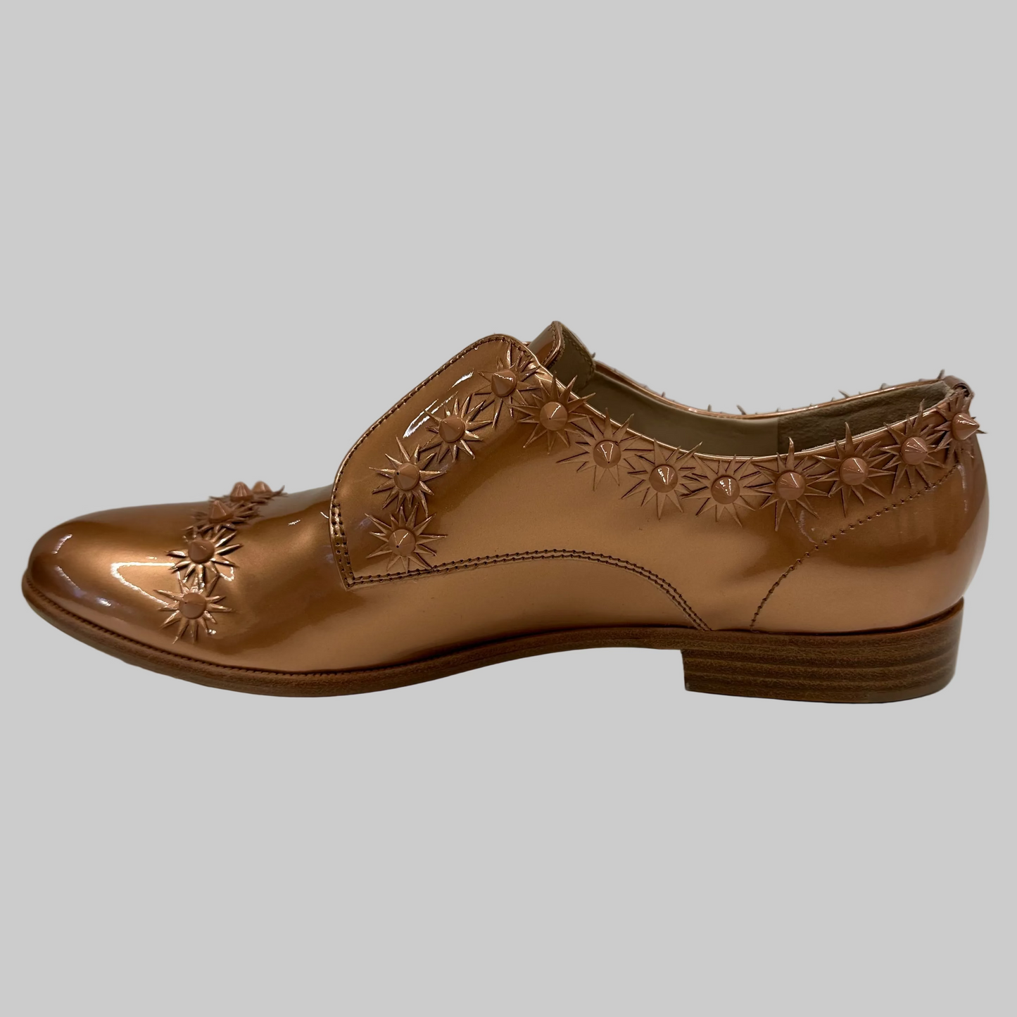 FRATELLI ROSSETTI Scarpa mocassino in pelle verniciata nude bronzo con borchie