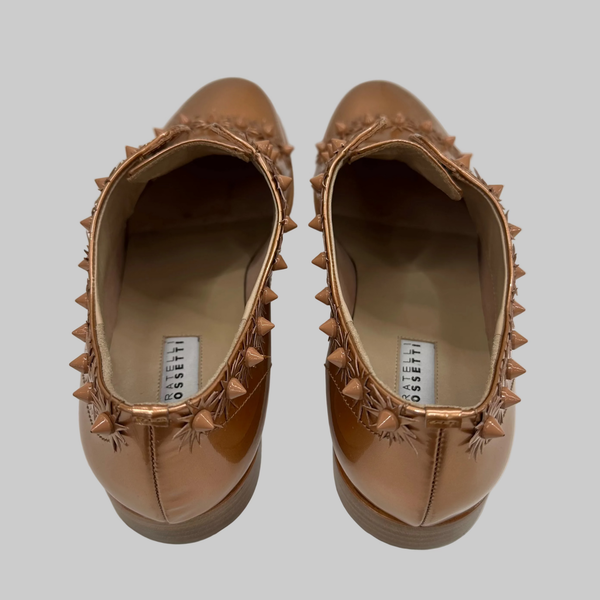 FRATELLI ROSSETTI Scarpa mocassino in pelle verniciata nude bronzo con borchie