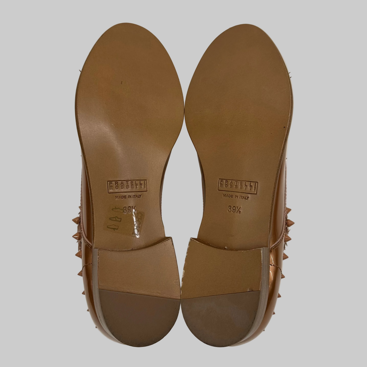 FRATELLI ROSSETTI Scarpa mocassino in pelle verniciata nude bronzo con borchie