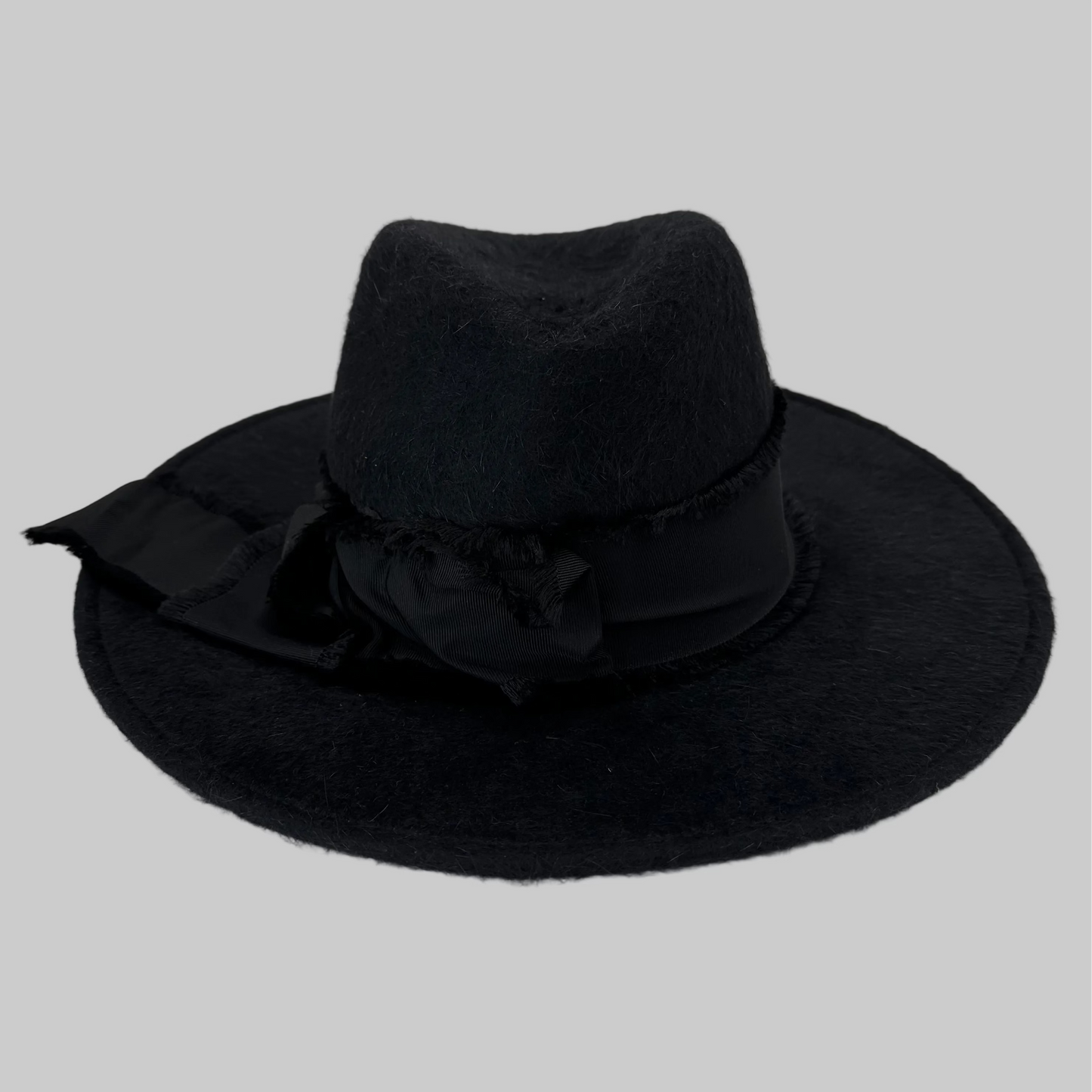 GIORGIO ARMANI Cappello nero in pelo di coniglio con bordo alzata in canneté nero