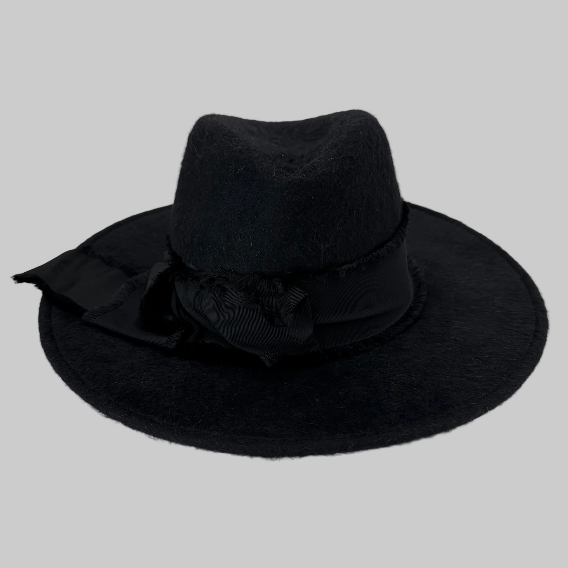 GIORGIO ARMANI Cappello nero in pelo di coniglio con bordo alzata in canneté nero
