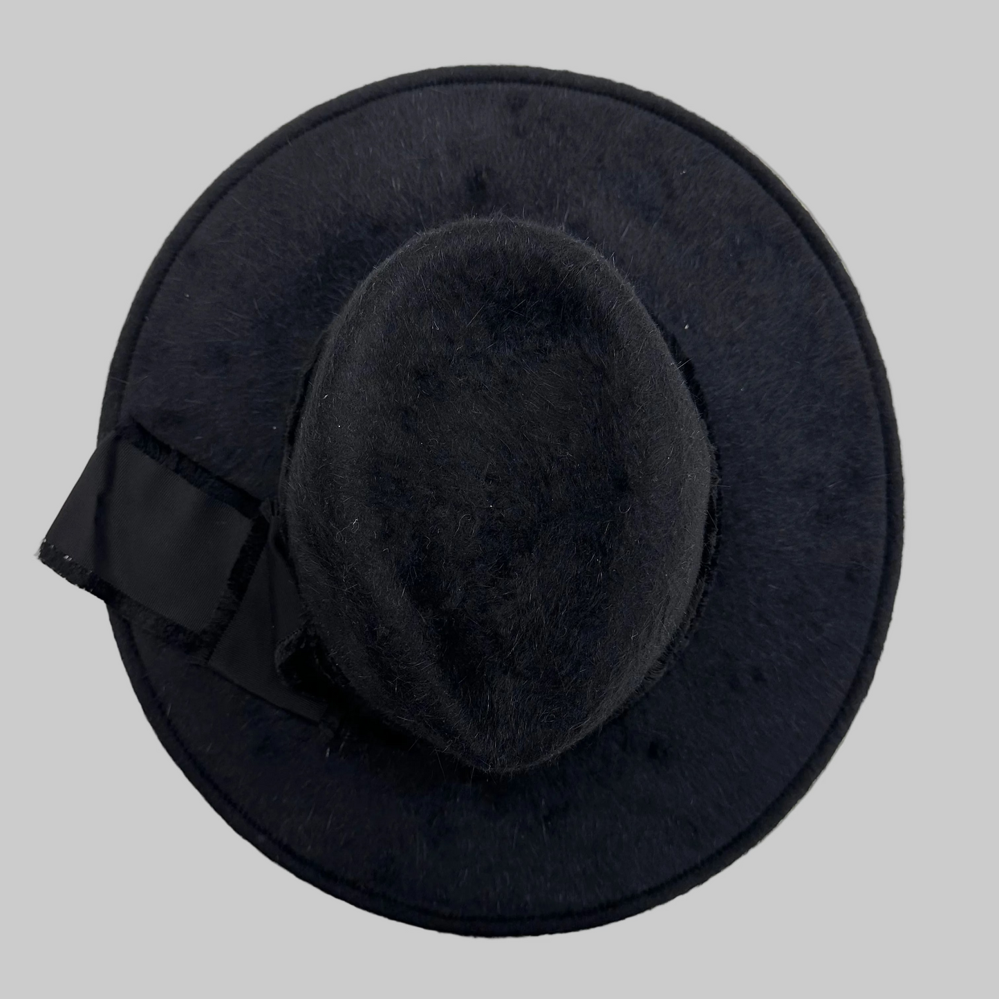 GIORGIO ARMANI Cappello nero in pelo di coniglio con bordo alzata in canneté nero