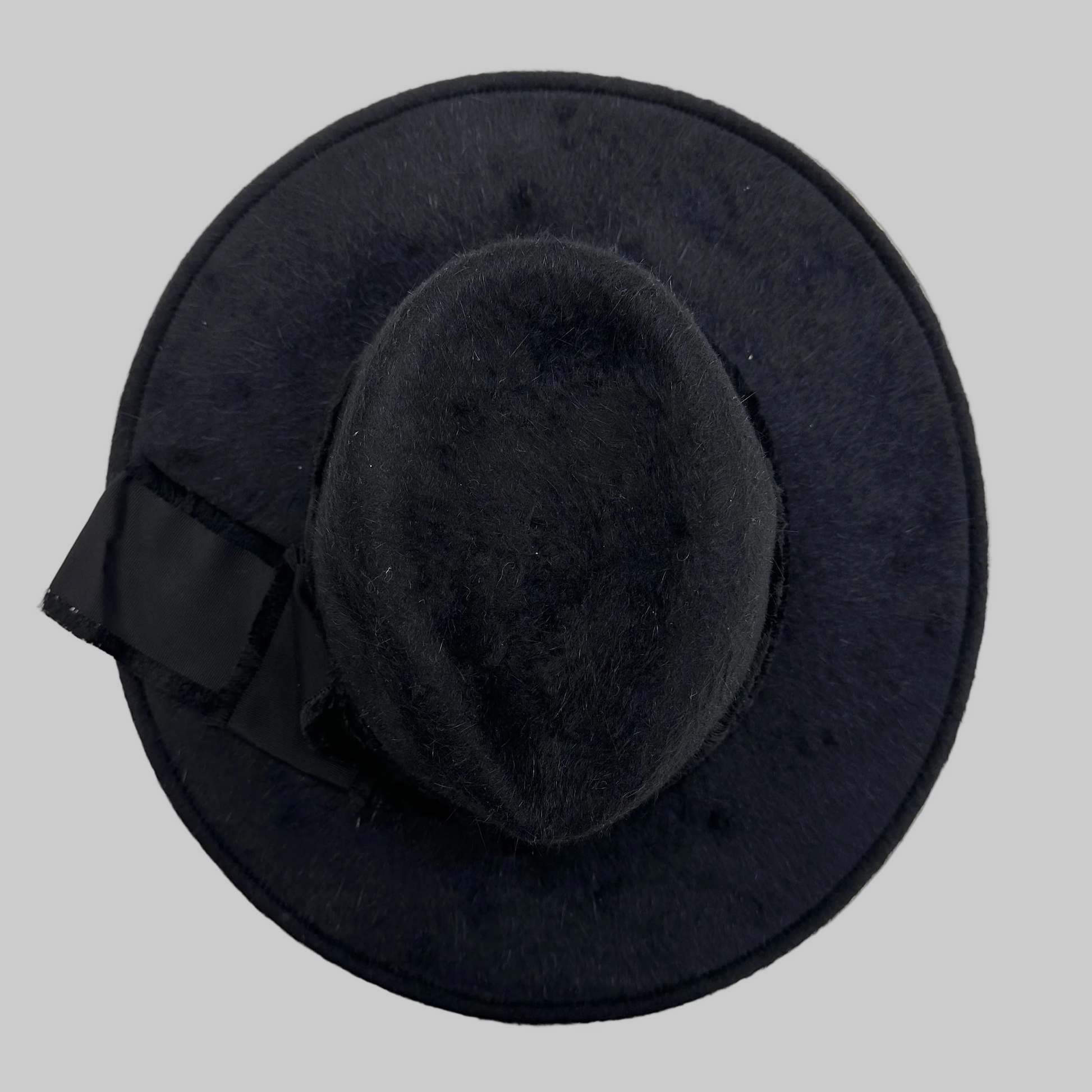GIORGIO ARMANI Cappello nero in pelo di coniglio con bordo alzata in canneté nero