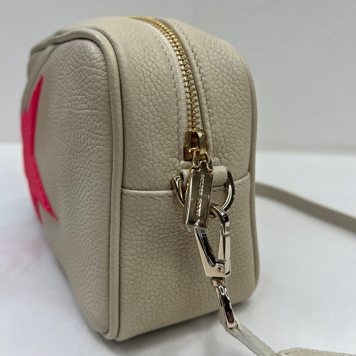 GOLDEN GOOSE Borsa in pelle bianca con stella e charm