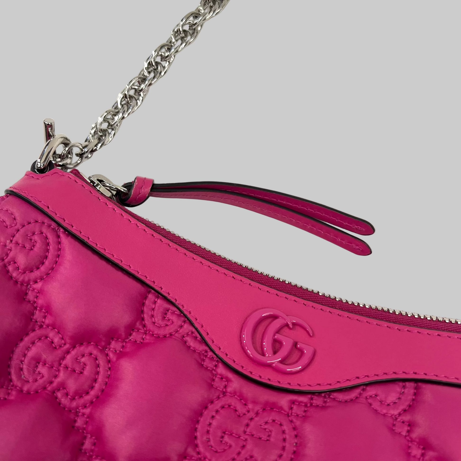 GUCCI Borsa in tessuto trapuntato fucsia logata