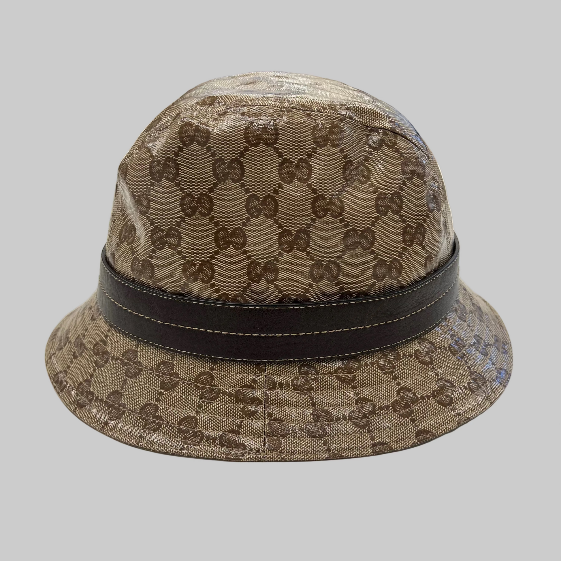 GUCCI Cappello da pescatore in tela cerata GG beige