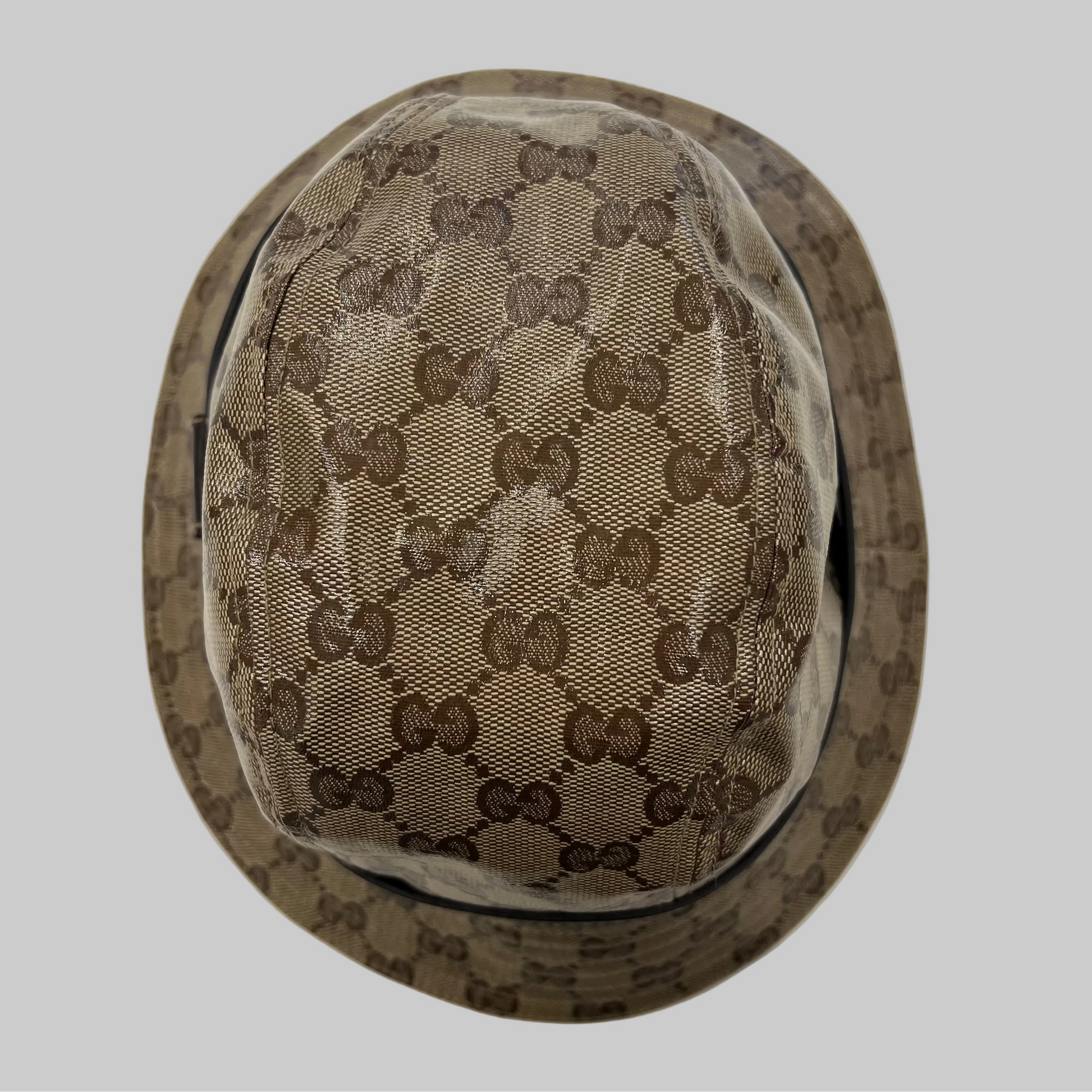 GUCCI Cappello da pescatore in tela cerata GG beige