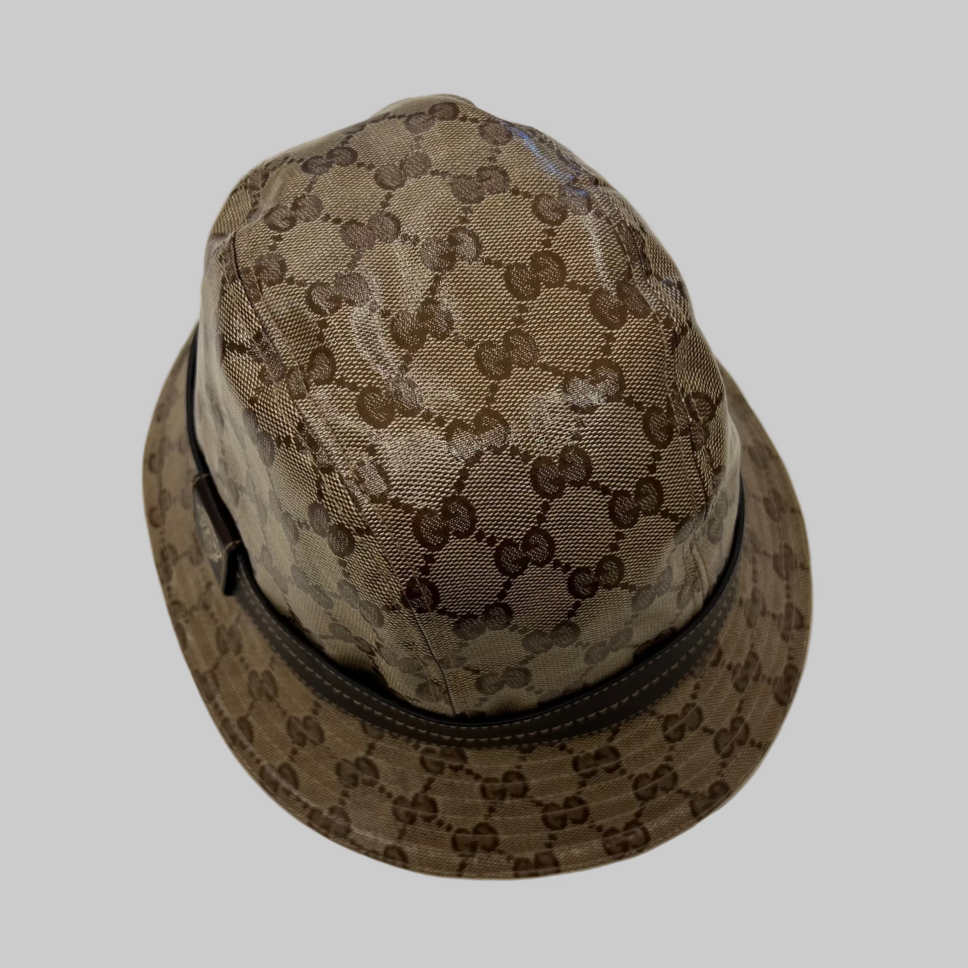 GUCCI Cappello da pescatore in tela cerata GG beige