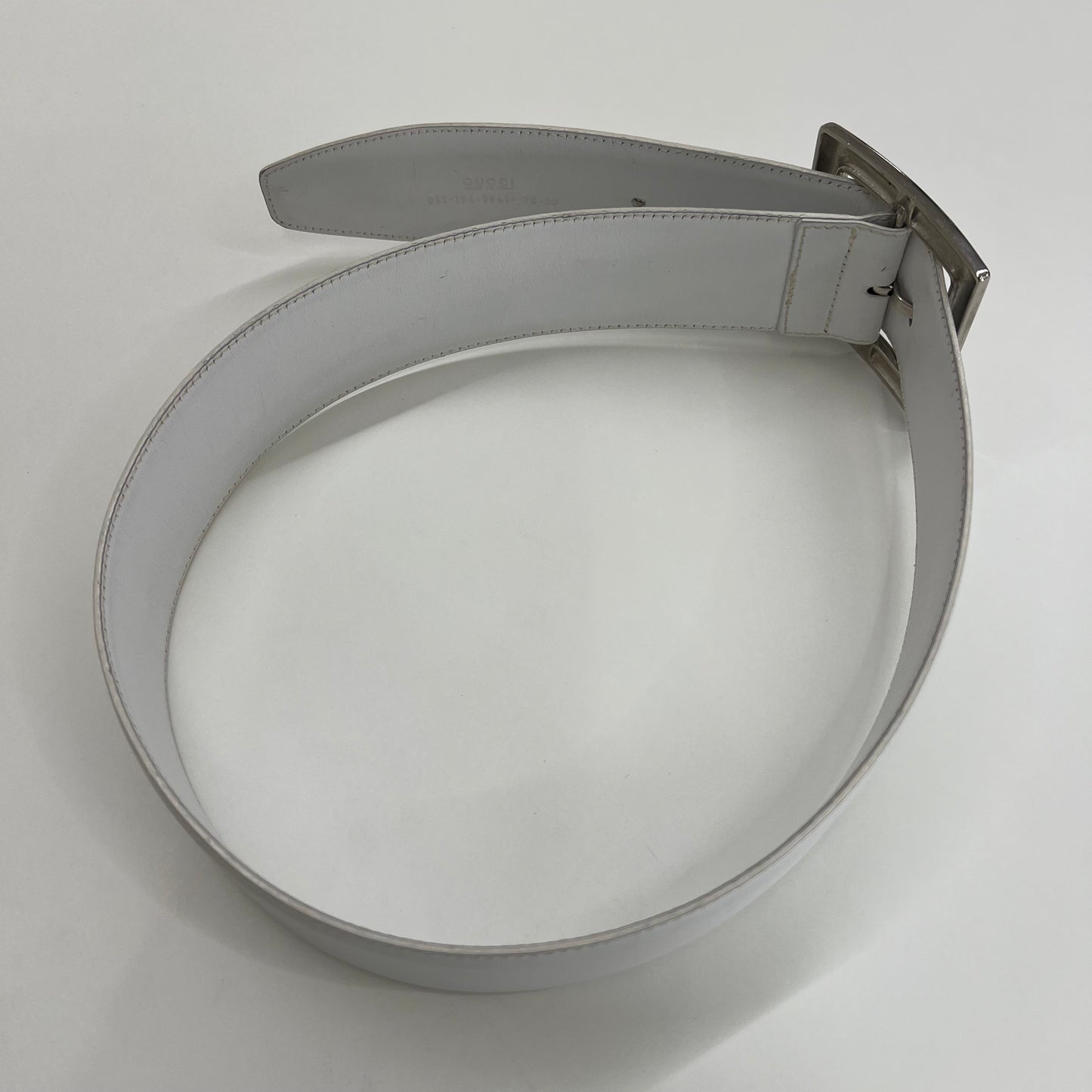 GUCCI Cintura in pelle bianca fibbia quadrata argento
