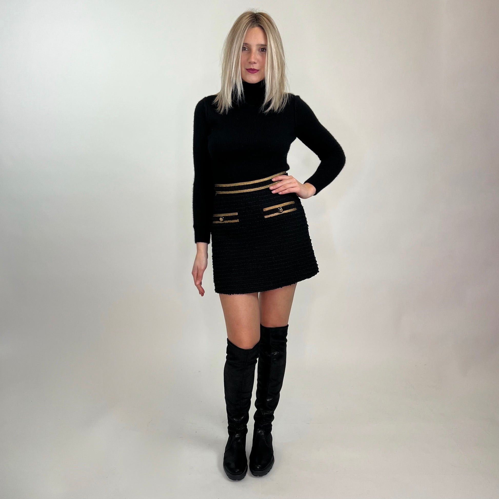 GUCCI Gonna bouclé nera con dettagli oro