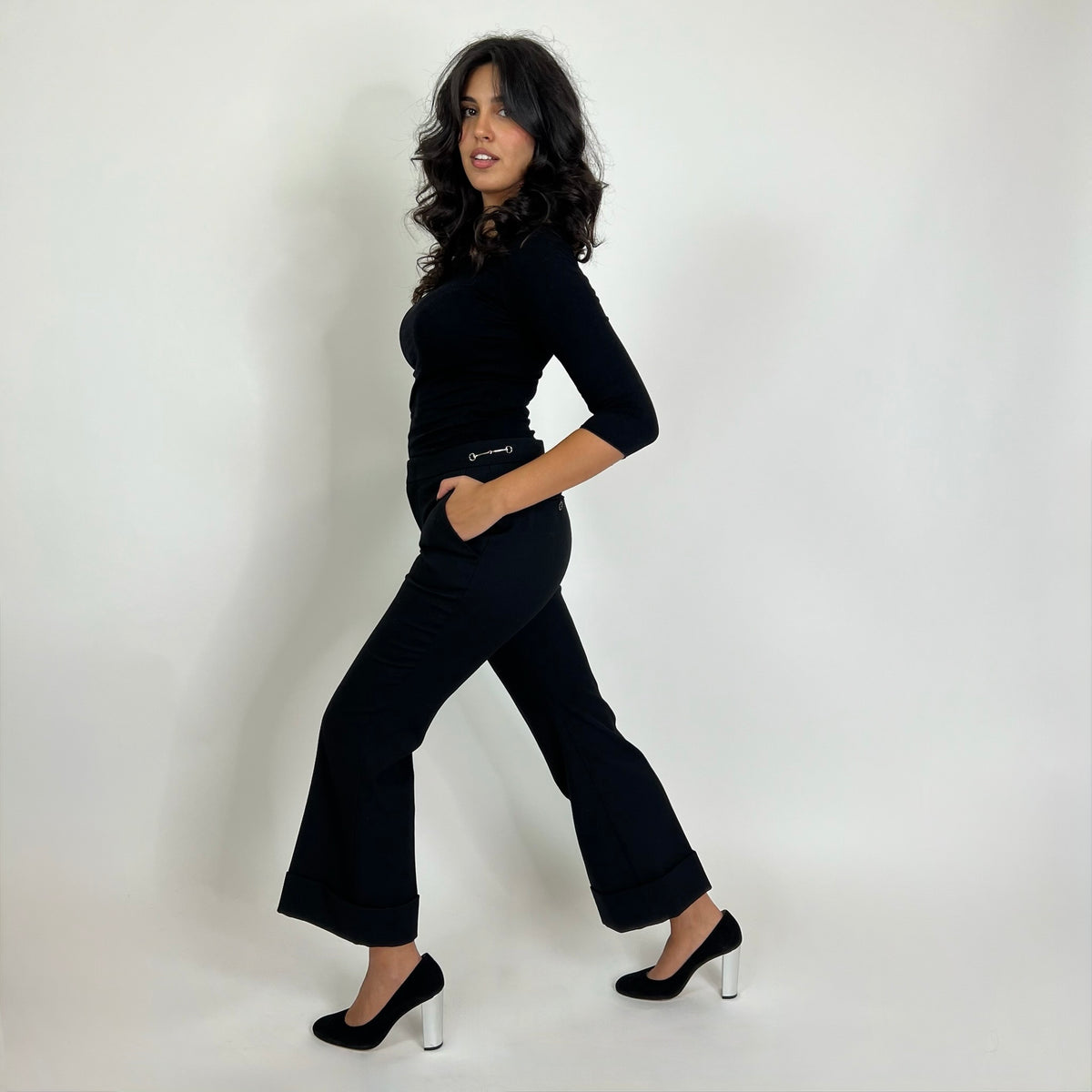 GUCCI Pantalone nero in lana con staffe su punto vita