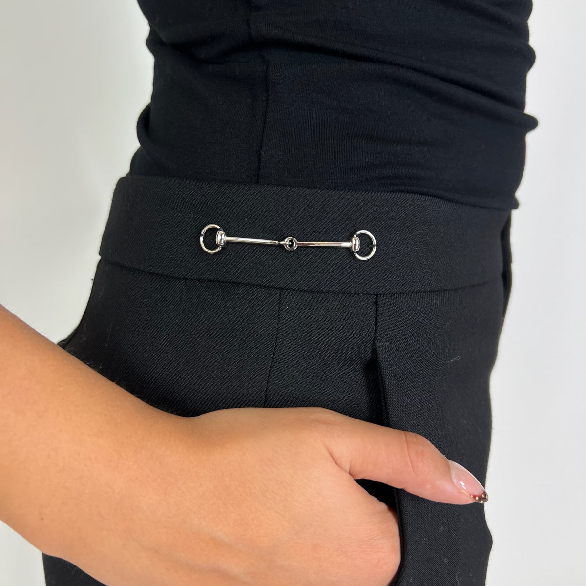 GUCCI Pantalone nero in lana con staffe su punto vita