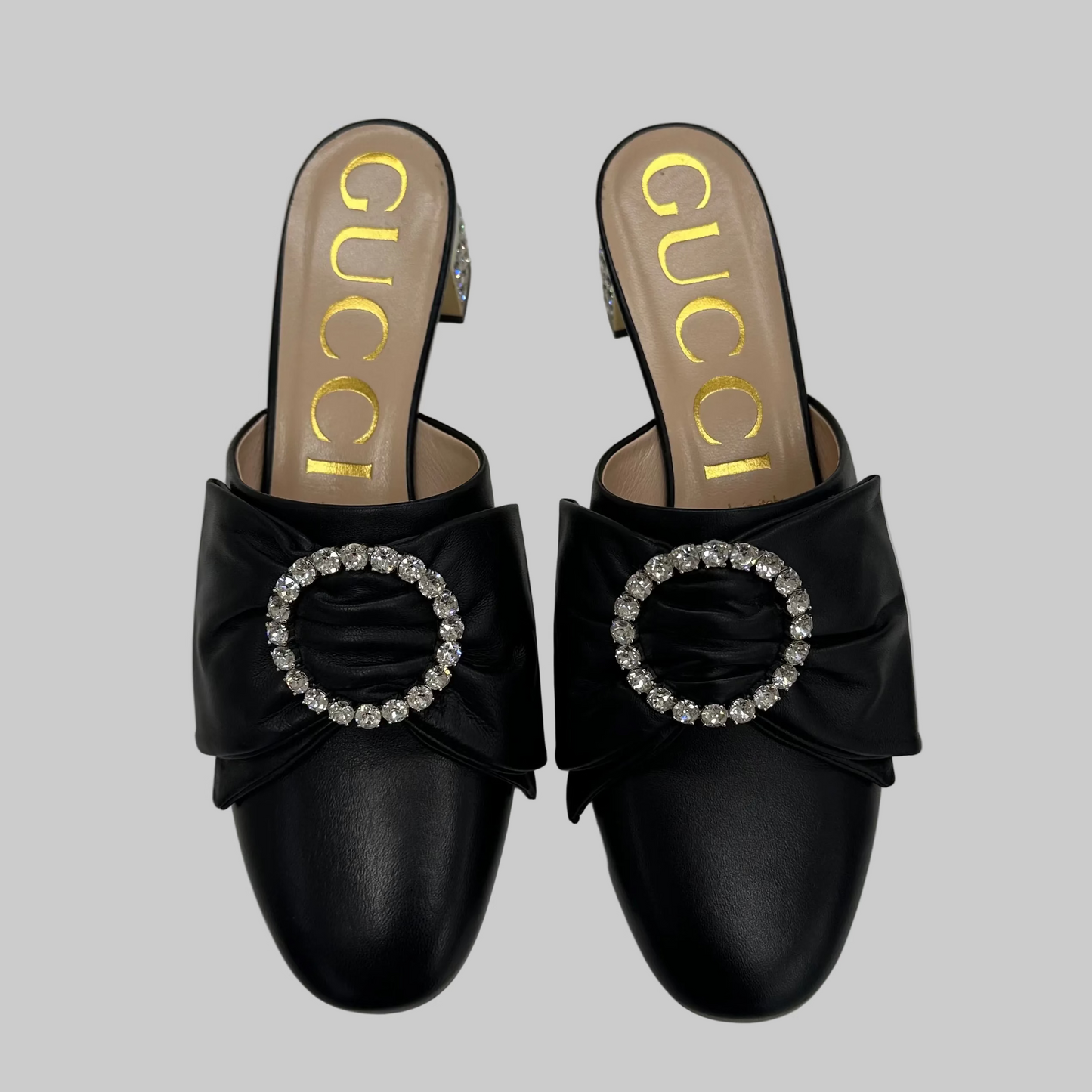 GUCCI Scarpa sabot "Candy Crystal Mule" in pelle nera con fiocco e strass