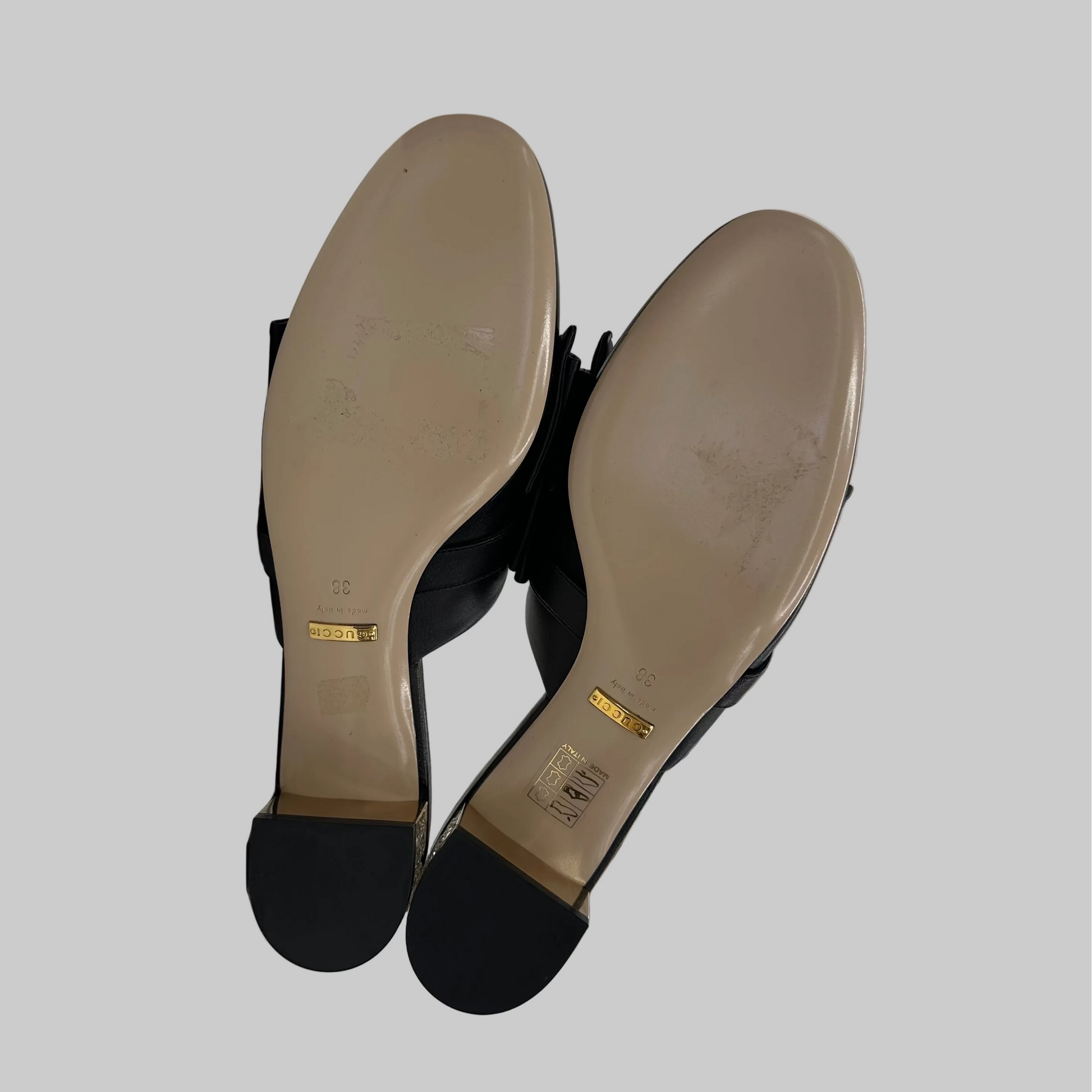 GUCCI Scarpa sabot "Candy Crystal Mule" in pelle nera con fiocco e strass