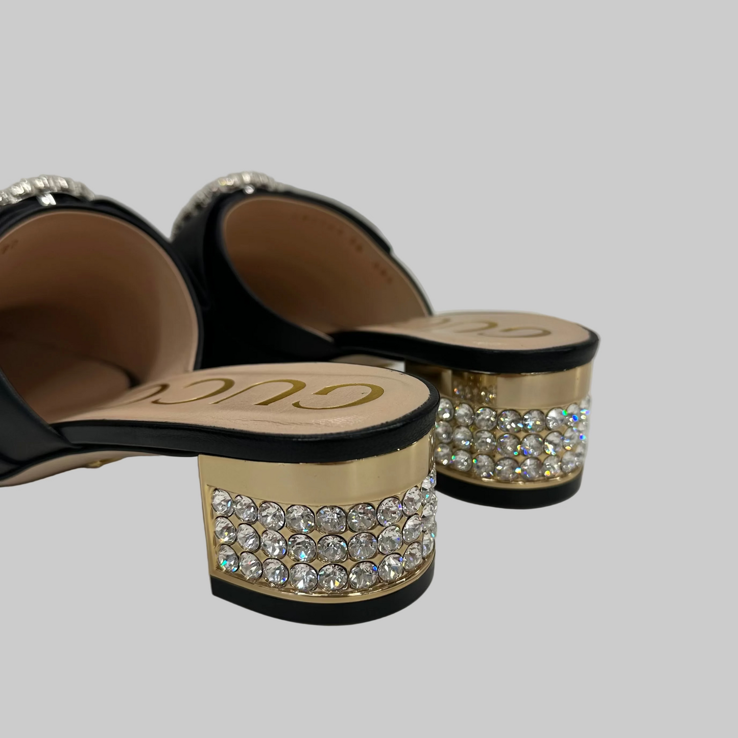 GUCCI Scarpa sabot "Candy Crystal Mule" in pelle nera con fiocco e strass