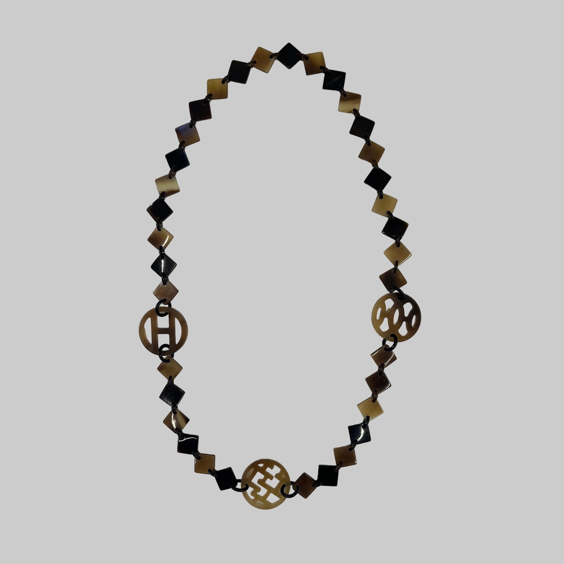 HERMES Collana in corno di bufalo nei toni del marrone 
