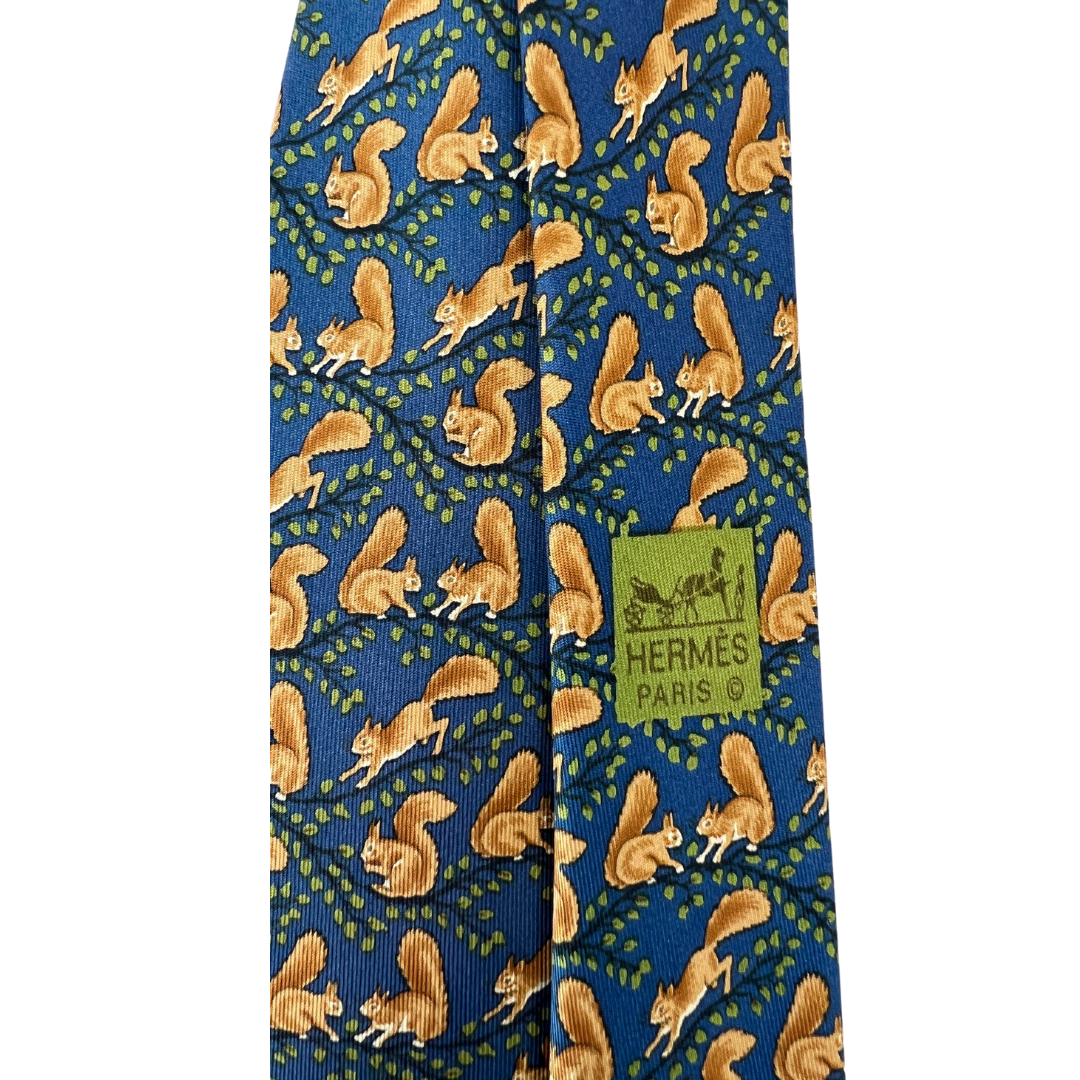 HERMES Cravatta seta blu con disegni scoiattoliv