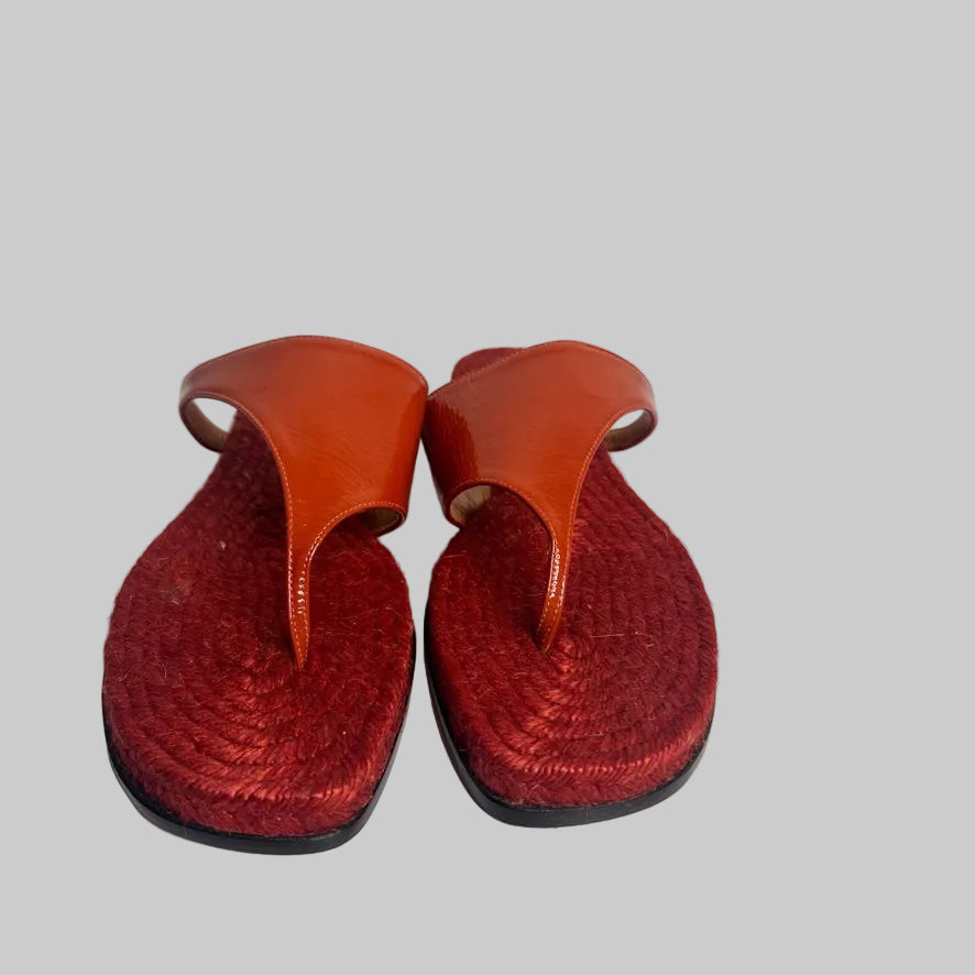 HERMES Scarpe infradito in vernice color mattone