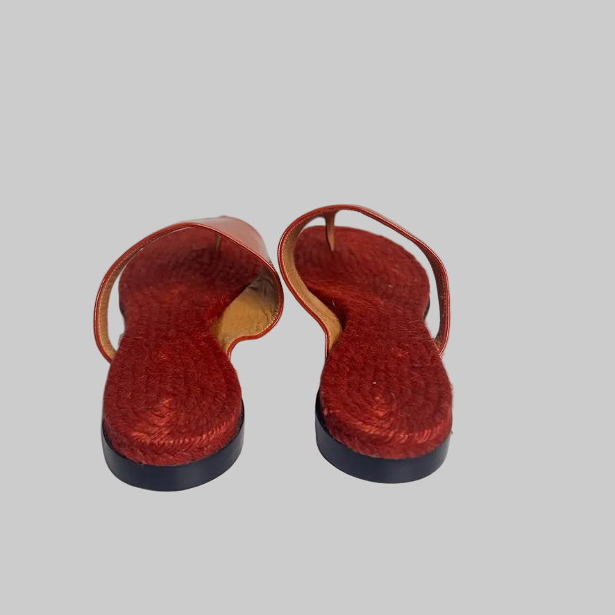 HERMES Scarpe infradito in vernice color mattone