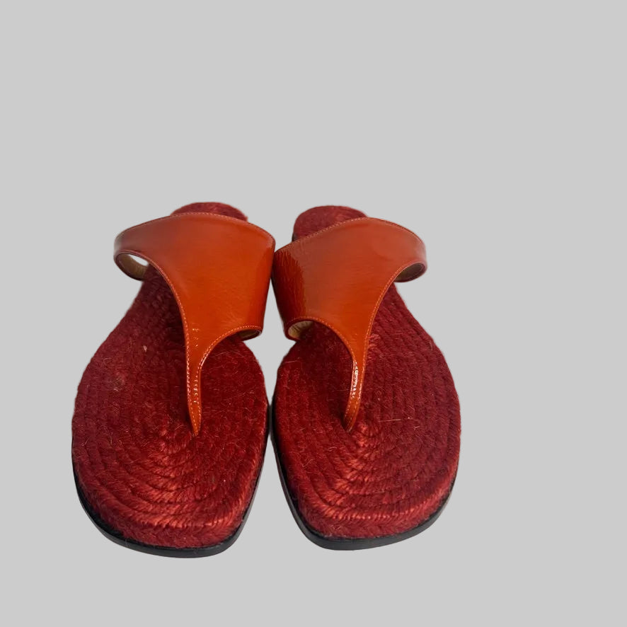 HERMES Scarpe infradito in vernice color mattone