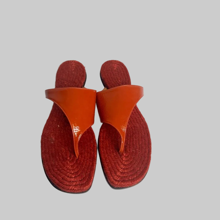 HERMES Scarpe infradito in vernice color mattone