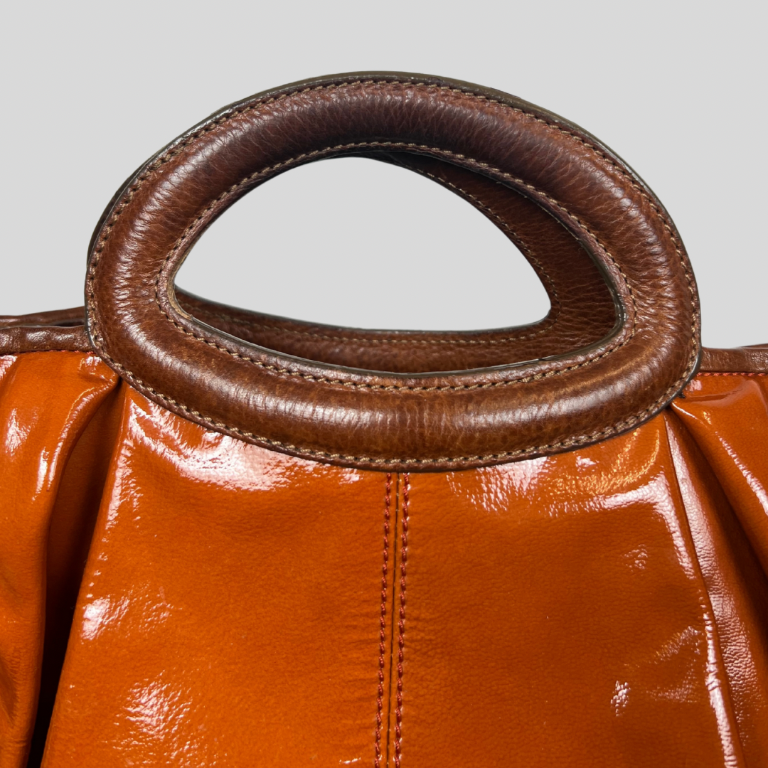 MARNI Borsa Balloon grande in vernice arancione