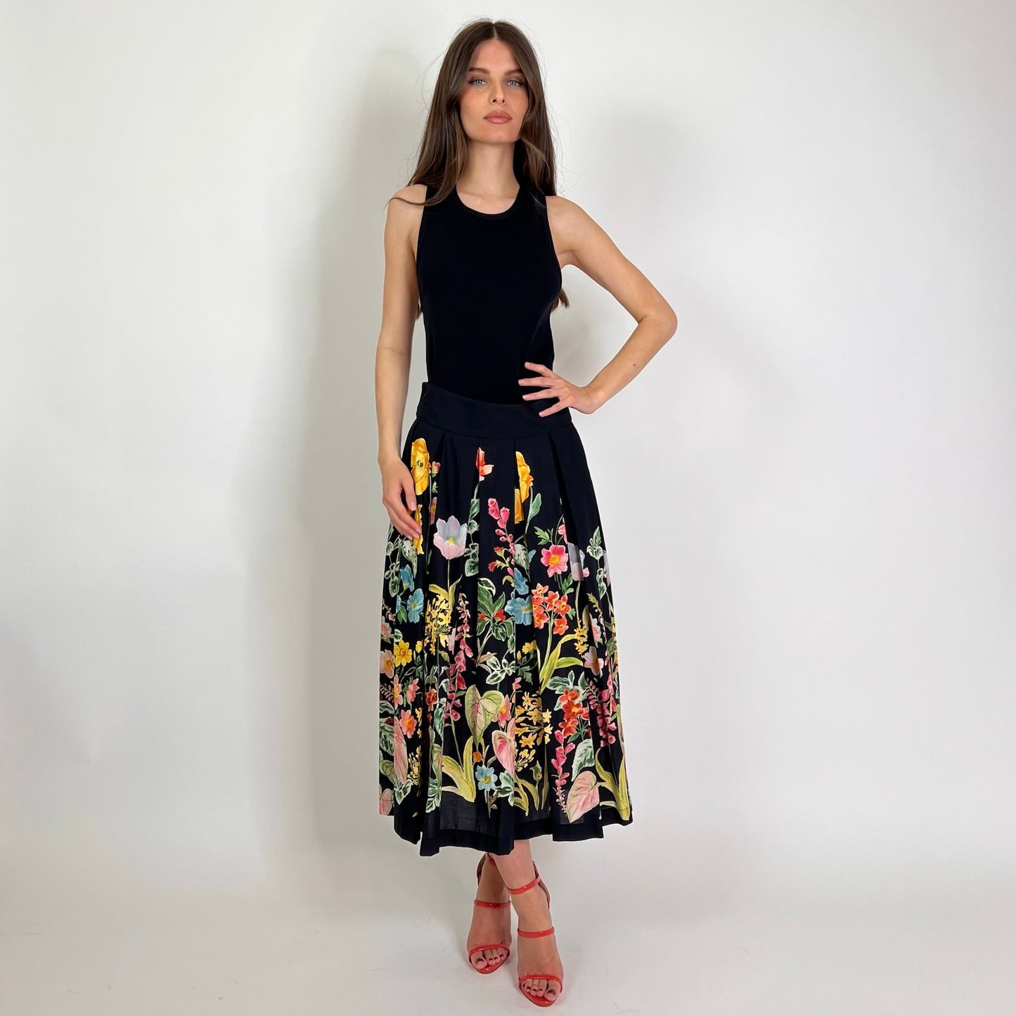 LAVI COUTURE Gonna nera a pieghe con fiori multicolori