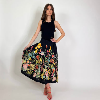 LAVI COUTURE Gonna nera a pieghe con fiori multicolori