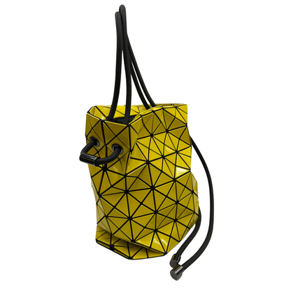 ISSEY MYAKE Borsa a forma sacchetto giallo