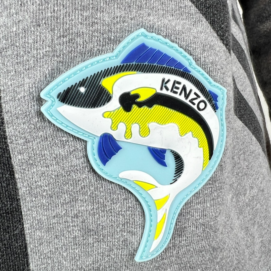KENZO Felpa grigia con stampe  e stemmi
