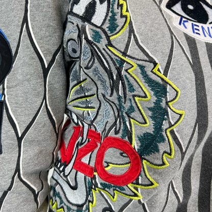 KENZO Felpa grigia con stampe  e stemmi