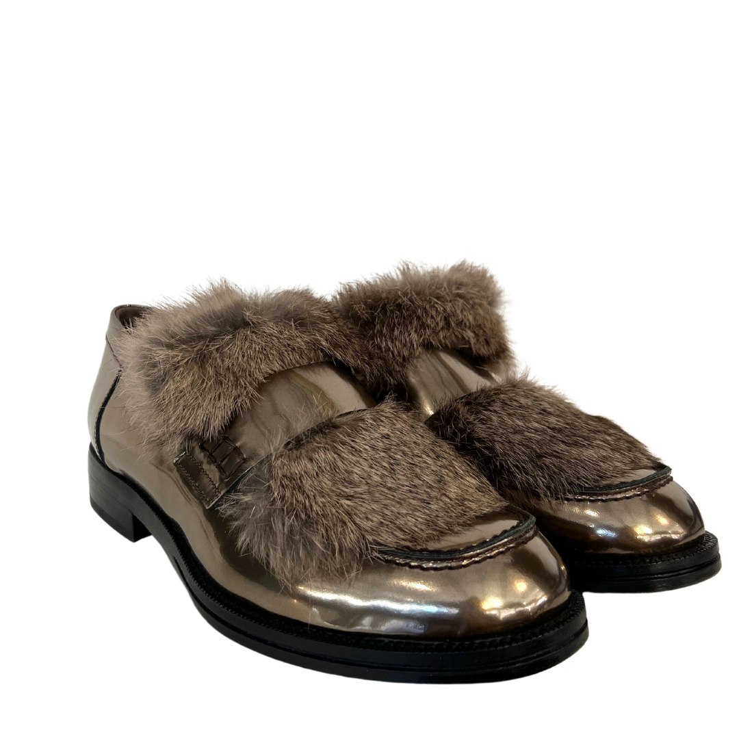 Scarpa mocassino in pelle metallizzato color taupe con inserto in lapin.