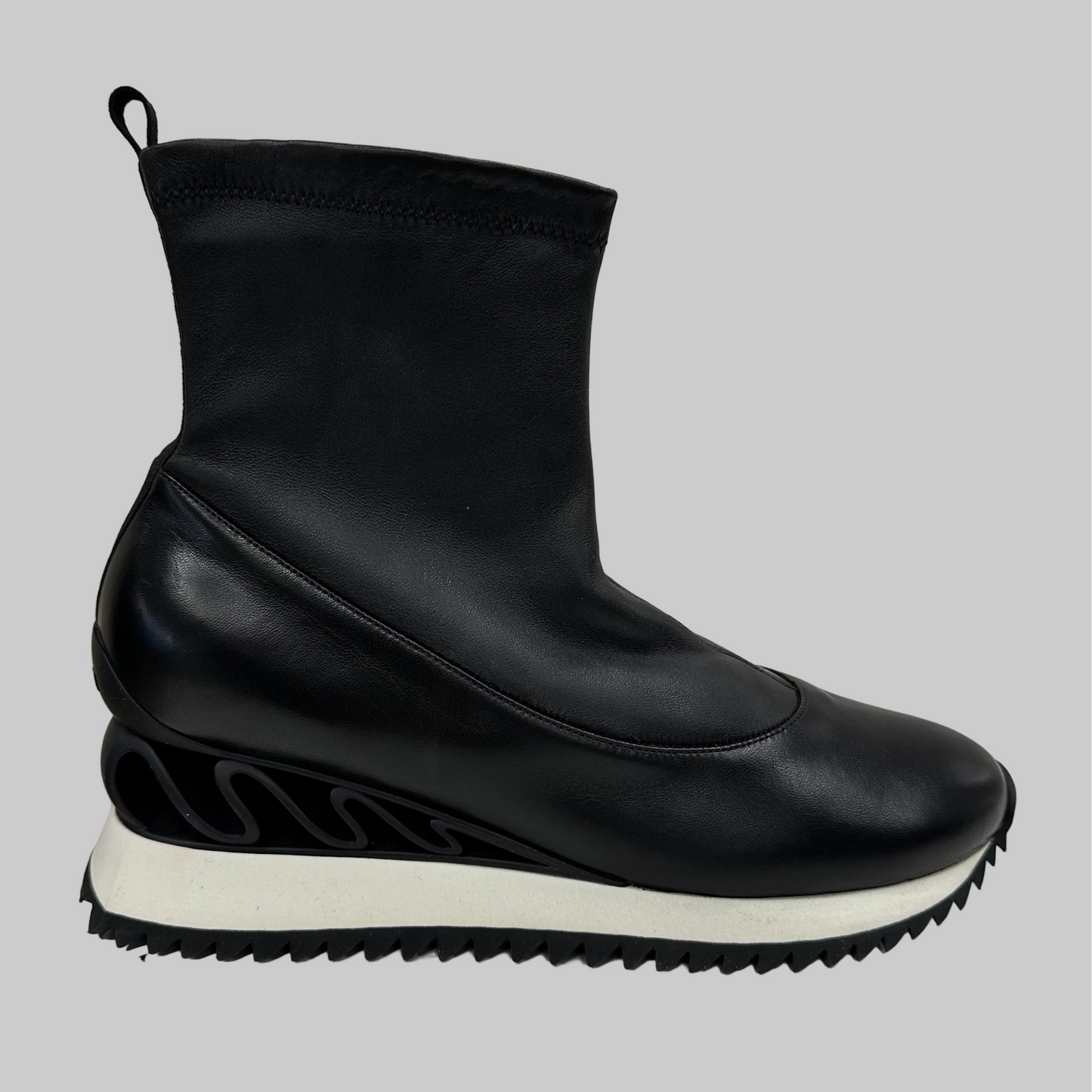 LE SILLA Scarpa stivaletto "Wave" in pelle nappa nera con suola bianca 