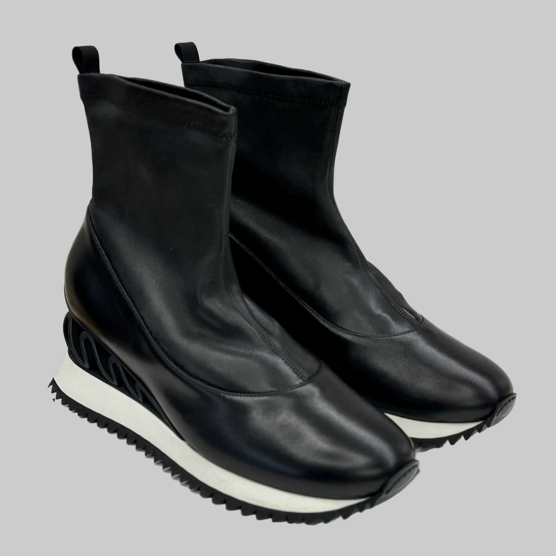 LE SILLA Scarpa stivaletto "Wave" in pelle nappa nera con suola bianca 