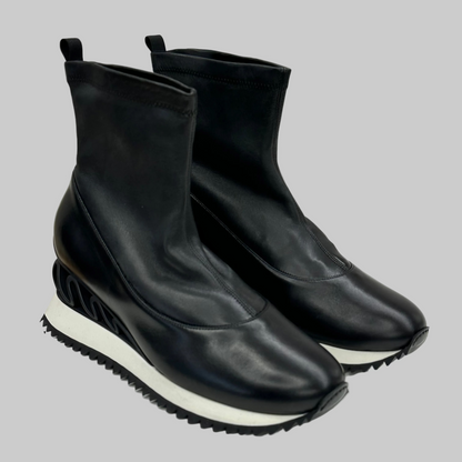 LE SILLA Scarpa stivaletto "Wave" in pelle nappa nera con suola bianca 