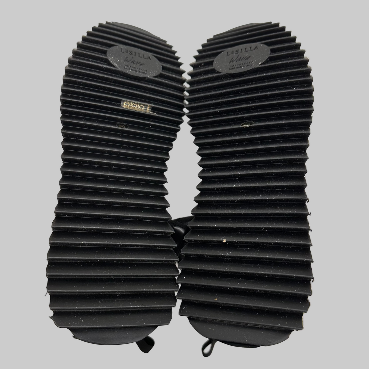 LE SILLA Scarpa stivaletto "Wave" in pelle nappa nera con suola bianca 