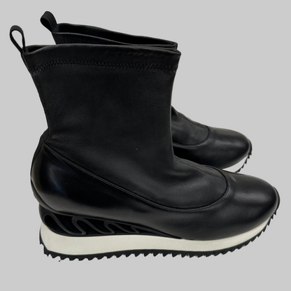 LE SILLA Scarpa stivaletto "Wave" in pelle nappa nera con suola bianca 
