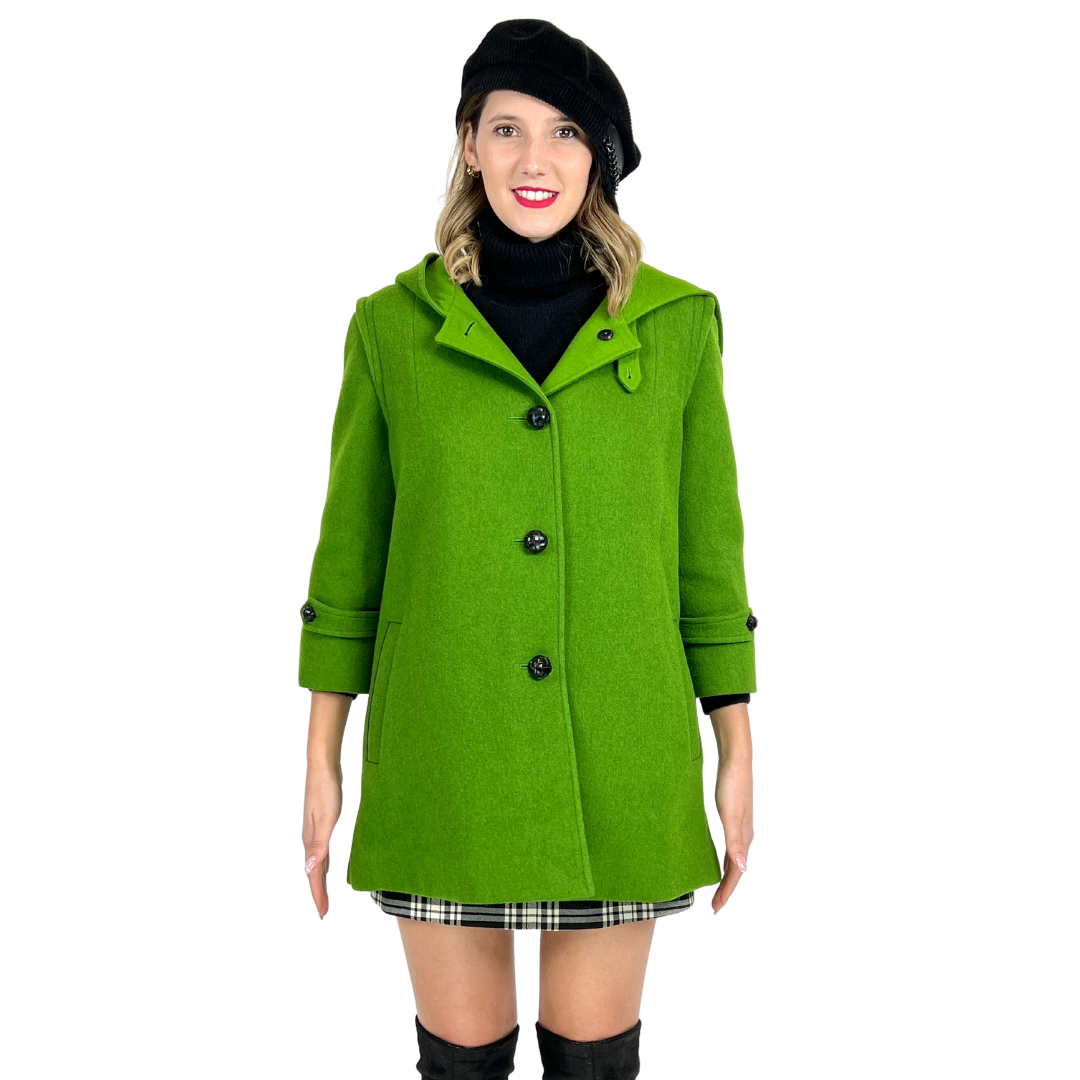 Cappotto verde prato modello Loden e bottoni neri con cappuccio e profili in pelle Merinos.