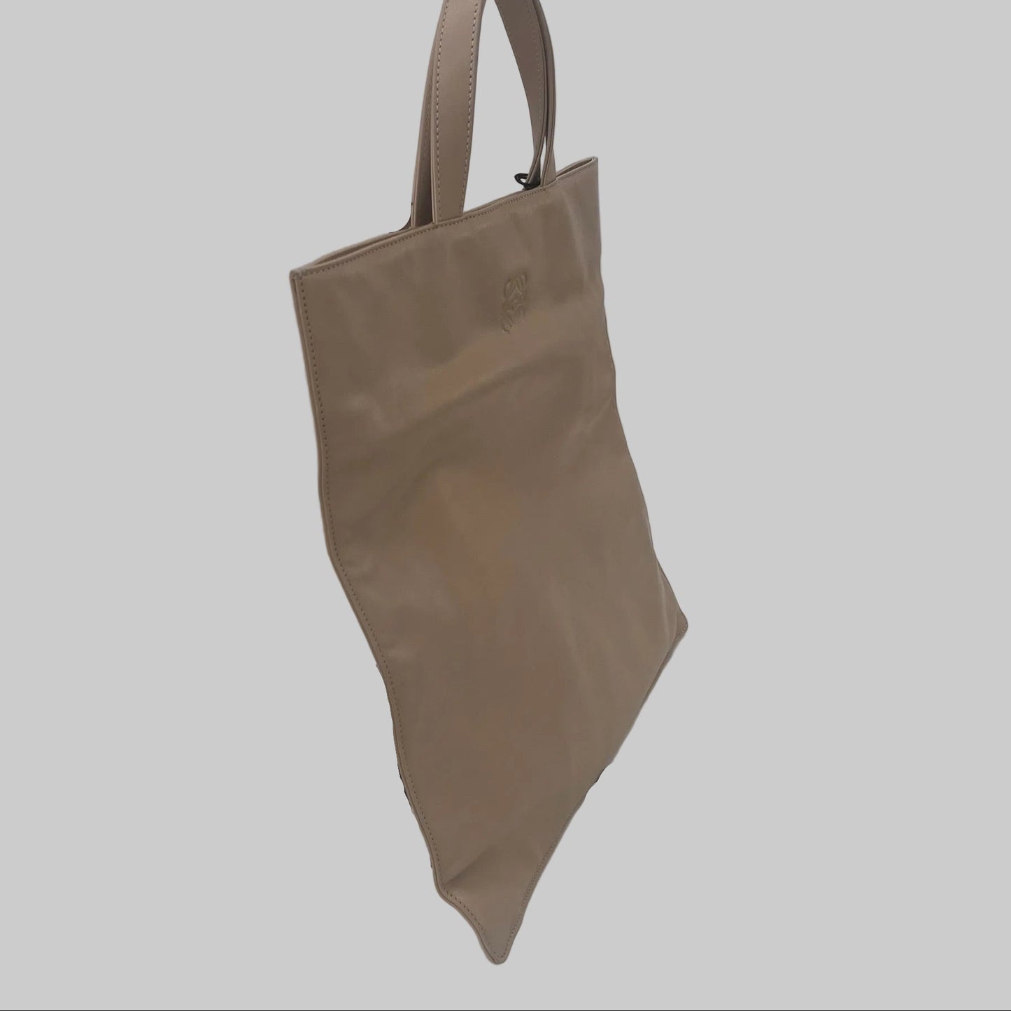 LOEWE Borsa "Anagram" quadrata piatta in pelle beige chiaro
