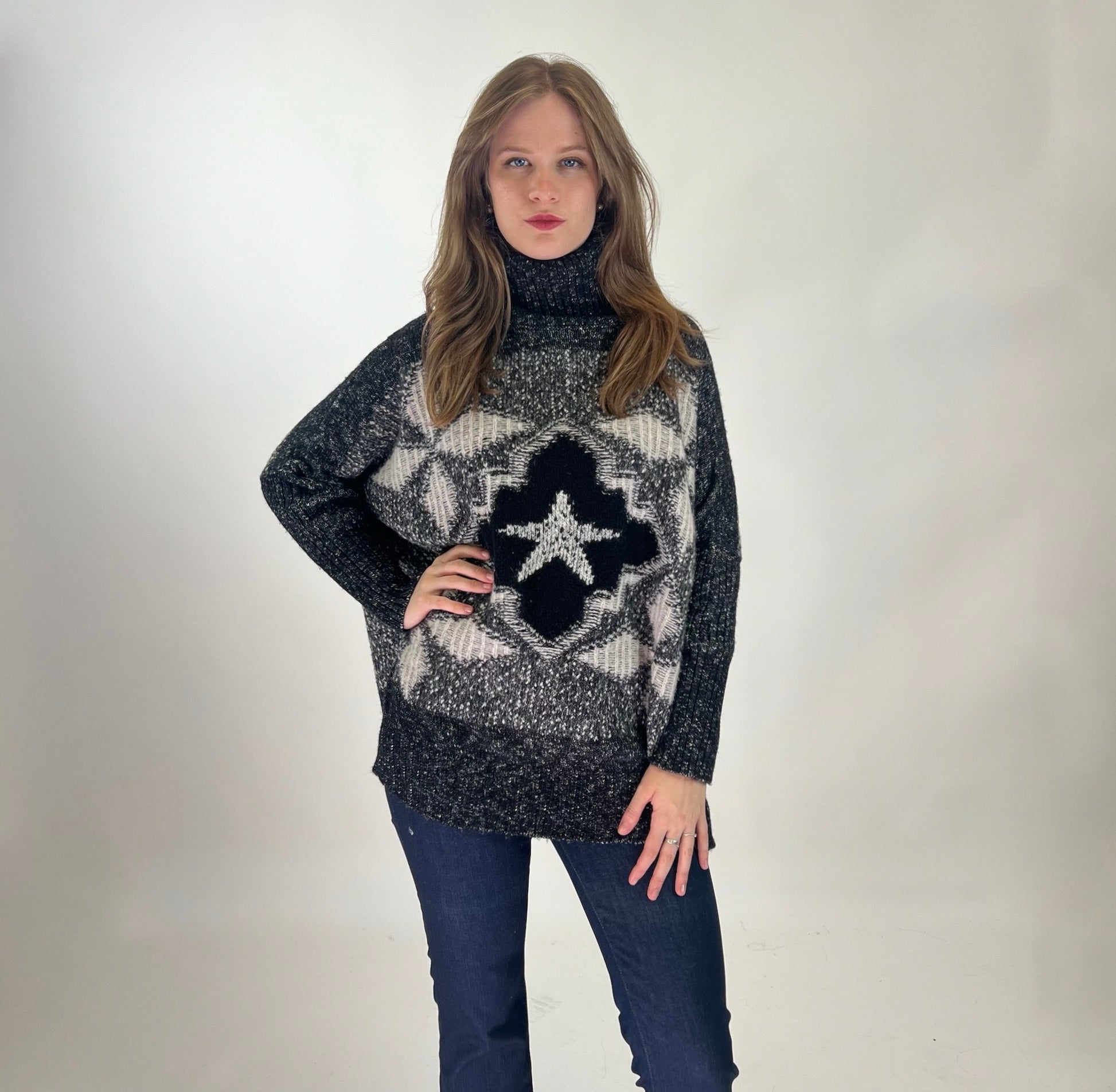 LORENA ANTONIAZZI Maglione over in lana toni nero bianco e grigio