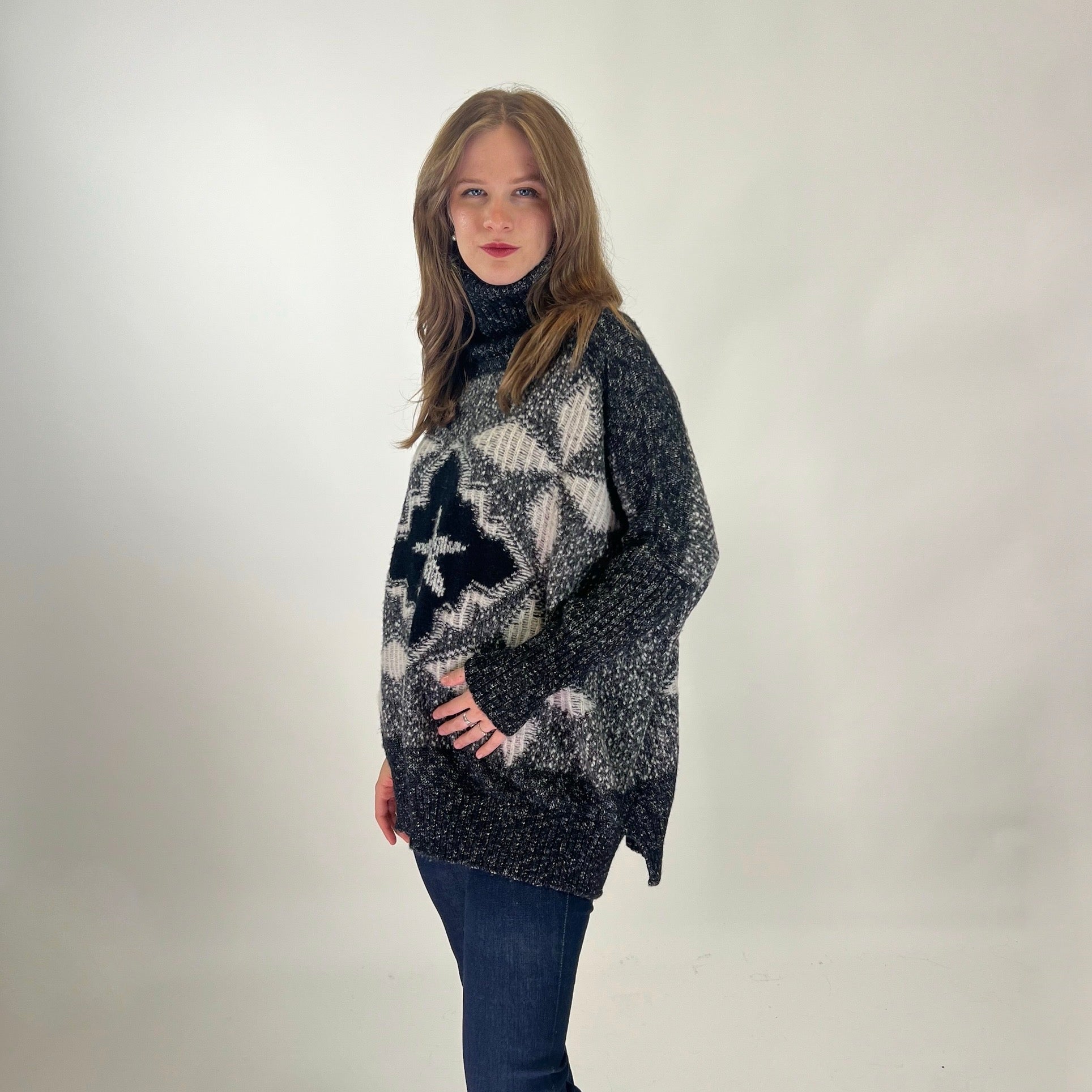 LORENA ANTONIAZZI Maglione over in lana toni nero bianco e grigio