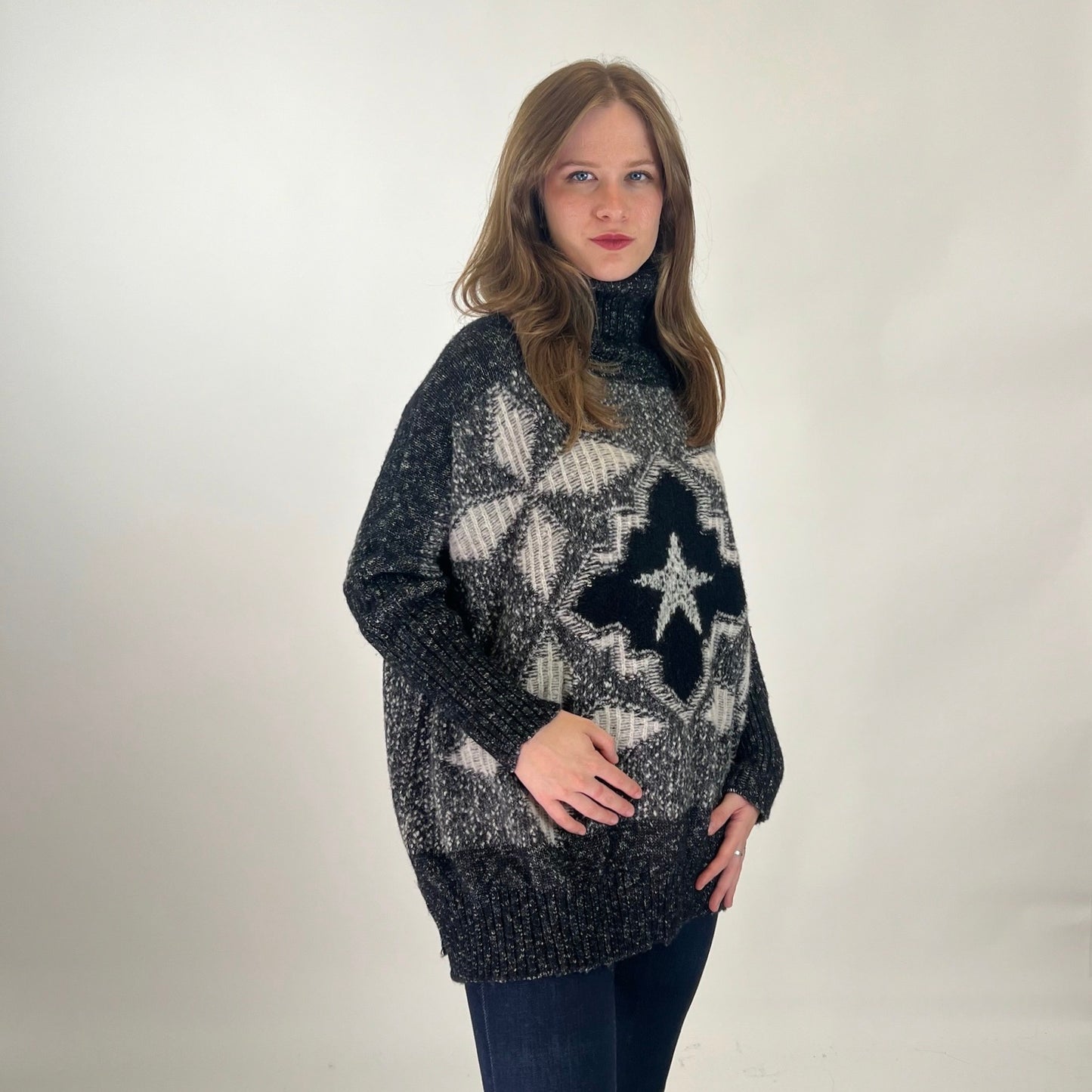 LORENA ANTONIAZZI Maglione over in lana toni nero bianco e grigio