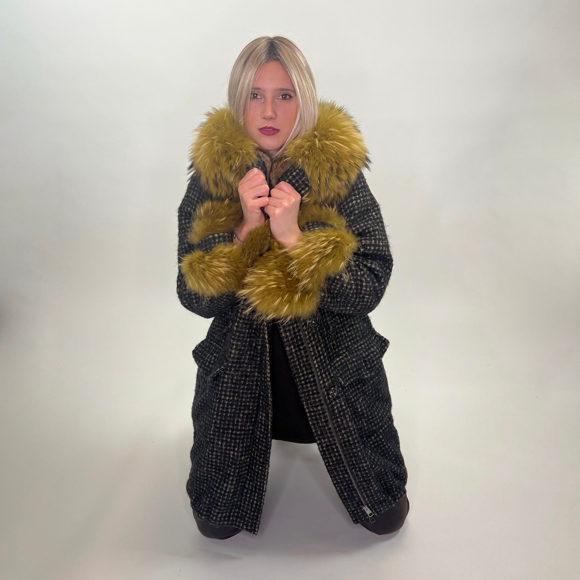 LOST IN ME Cappotto in tweed con collo e polsi in volpe gialla