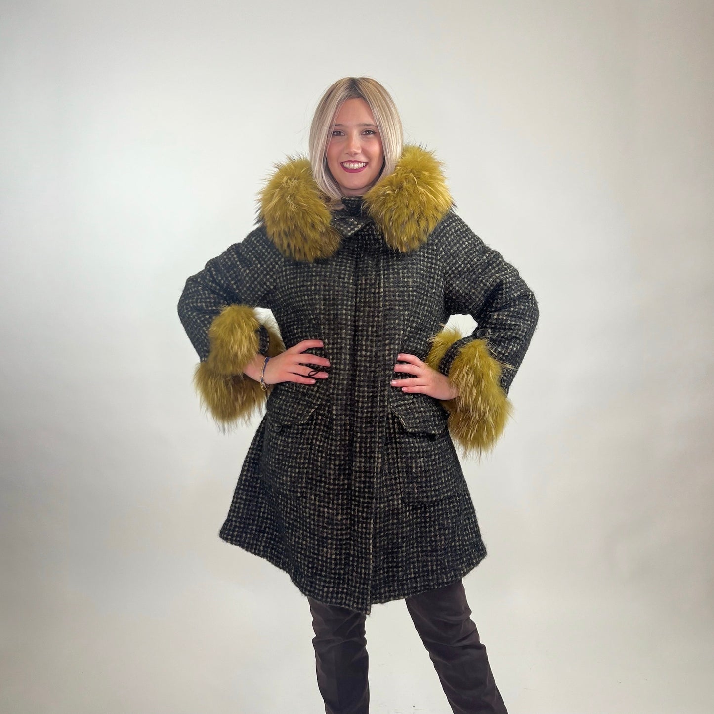 LOST IN ME Cappotto in tweed con collo e polsi in volpe gialla